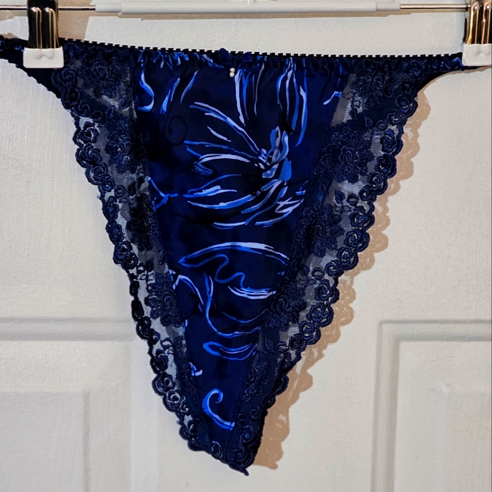 100% Silk Elegant Blue Lace Trim Thongs NWOT